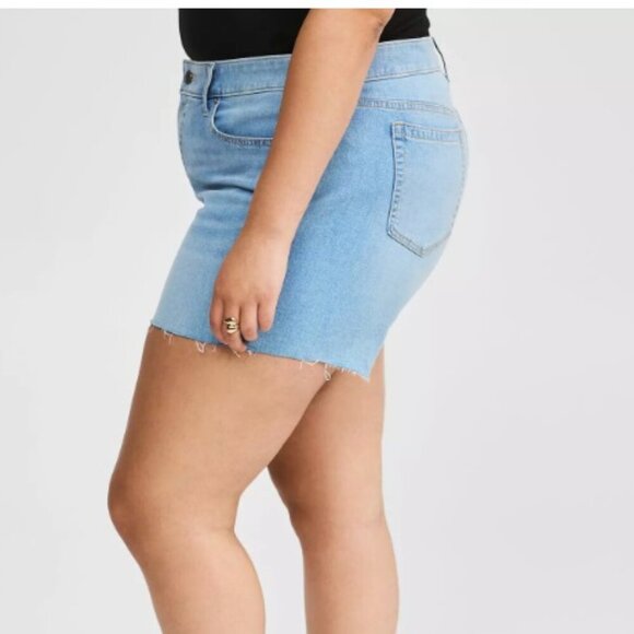 Torrid 5 Inch Perfect Boyfriend Classic Denim Mid-Rise Short - Picture 5 of 8